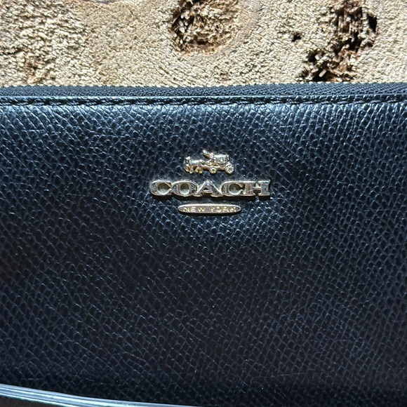 COACH Crossgrain Leather Zip Around Small Wallet/Wristlet - Picture 3 of 12